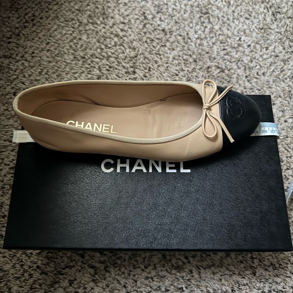 Chanel ballet flats Lambskin
Beige & Black 38.5 - Picture 12 of 15